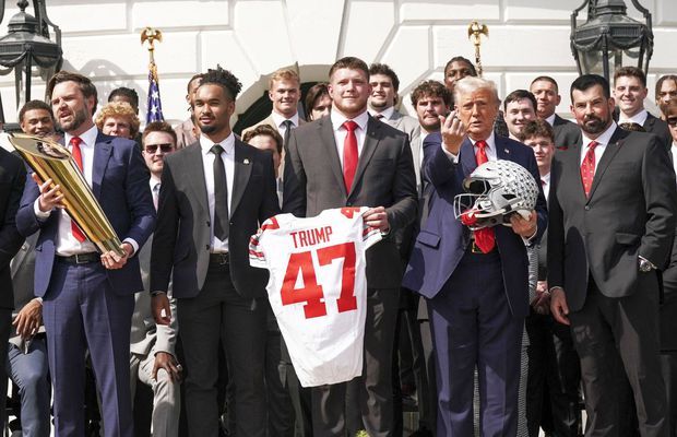 Moment penibil cu JD Vance, sub ochii lui Donald Trump » A comis-o ca Florin Talpan!