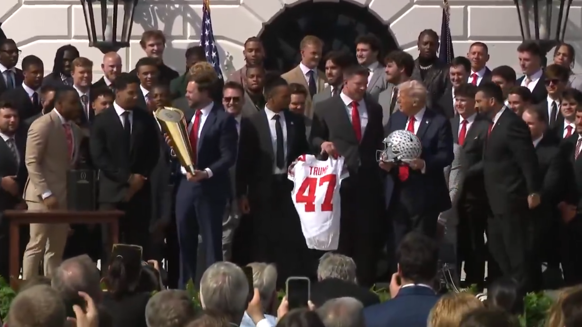 Moment penibil cu JD Vance, sub ochii lui Donald Trump » A comis-o ca Florin Talpan!