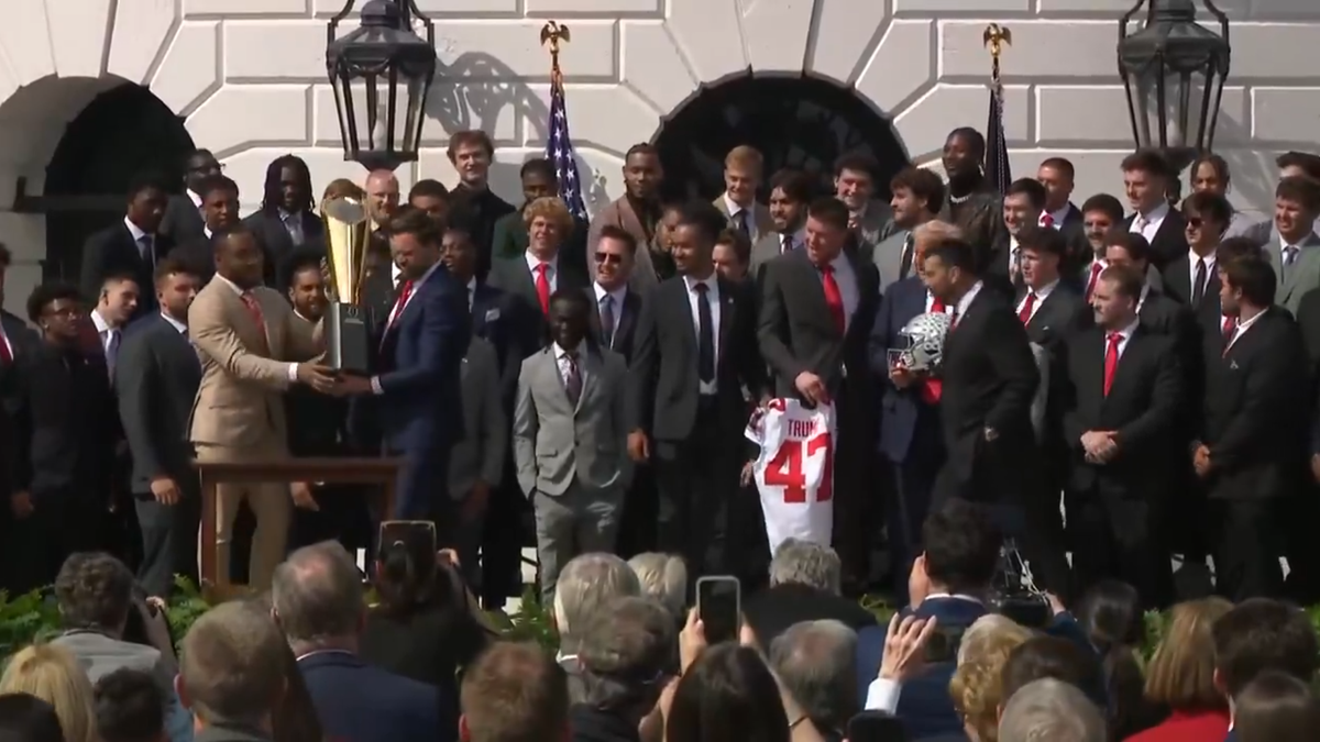 Moment penibil cu JD Vance, sub ochii lui Donald Trump » A comis-o ca Florin Talpan!