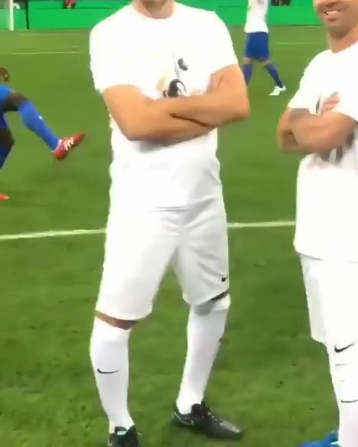 Gianluca Zambrotta abia mai poate umbla din cauza strâmbării teribile a picioarelor!