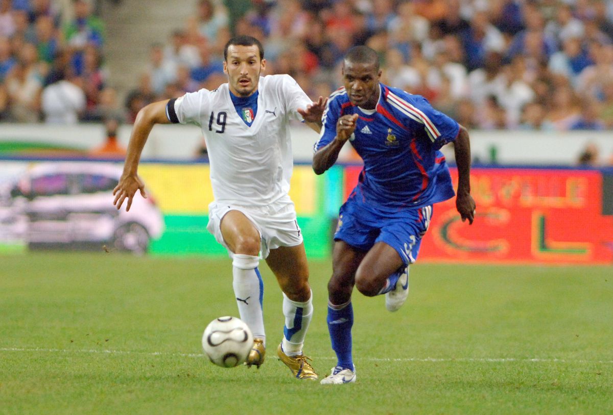 Gianluca Zambrotta abia mai poate umbla din cauza strâmbării teribile a picioarelor!