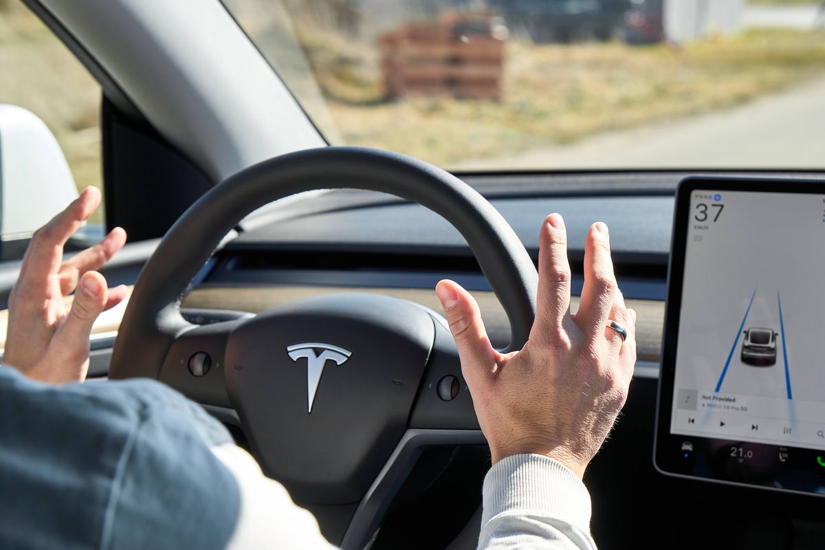 Moment istoric: prima țară din Europa care a autorizat modelele Tesla care se conduc singure