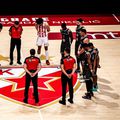 Moment de reculegere în memoria lui Dusko Vujosevic, înainte de startul duelului dintre Steaua Roșie Belgrad și U-BT Cluj-Napoca din Liga ABA/Foto: Facebook (U-BT Cluj-Napoca)