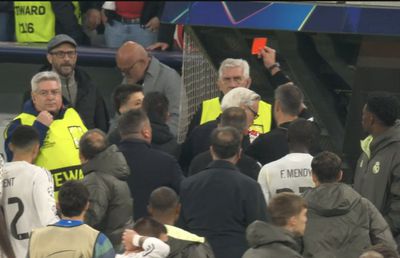 Haos la finalul meciului Bayern - Real Madrid » Arda Guler l-a urmărit pe „central” către vestiare