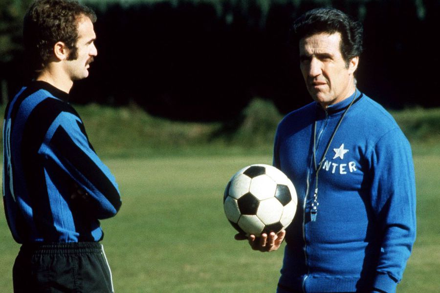 Sandro Mazzola, alături de antrenorul Helenio Herrera la Inter în sezonul 1962-1963 / Foto: Imago Legenda lui Inter se înclină în fața lui Chivu: „Mereu am avut încredere în el. E un lider care-și urmează drumul”