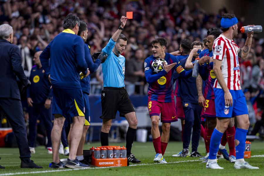 Clement Turpin schimbă cartonașul galben în roșu pentru Eric Garcia, care l-a oprit prin fault ca ultim apărător pe Alexander Sorloth / Foto: Imago Barcelona a făcut astăzi reclamație la UEFA: „O rușine!” » Ce solicită Joan Laporta