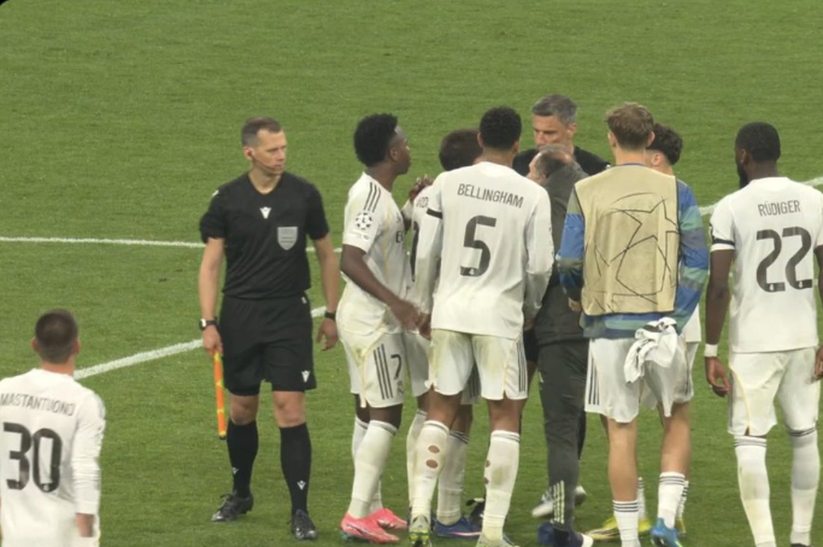 Haos la finalul meciului Bayern - Real Madrid » Arda Guler l-a urmărit pe „central” către vestiare