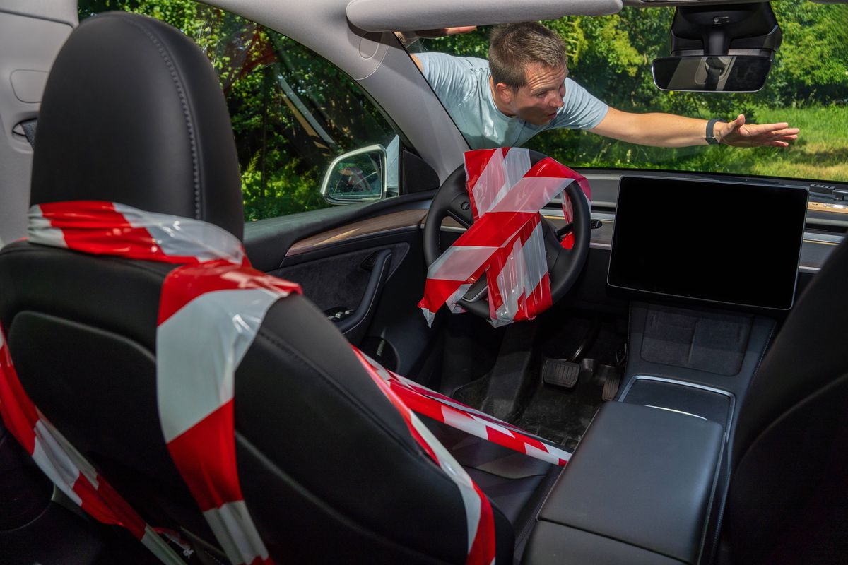 Moment istoric: prima țară din Europa care a autorizat modelele Tesla care se conduc singure