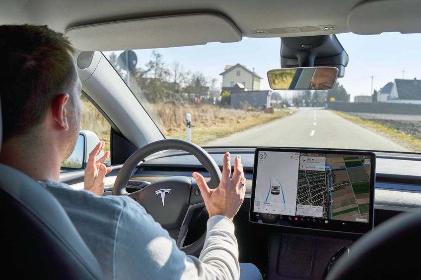 Olanda, prima țară europeană care aprobă sistemul de condus autonom de la Tesla