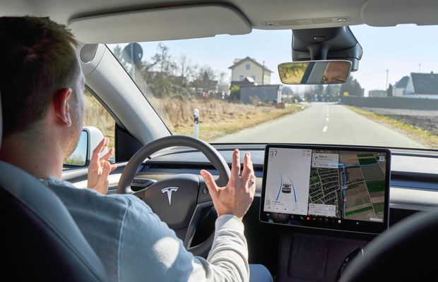 Moment istoric: prima țară din Europa care a autorizat modelele Tesla care se conduc singure