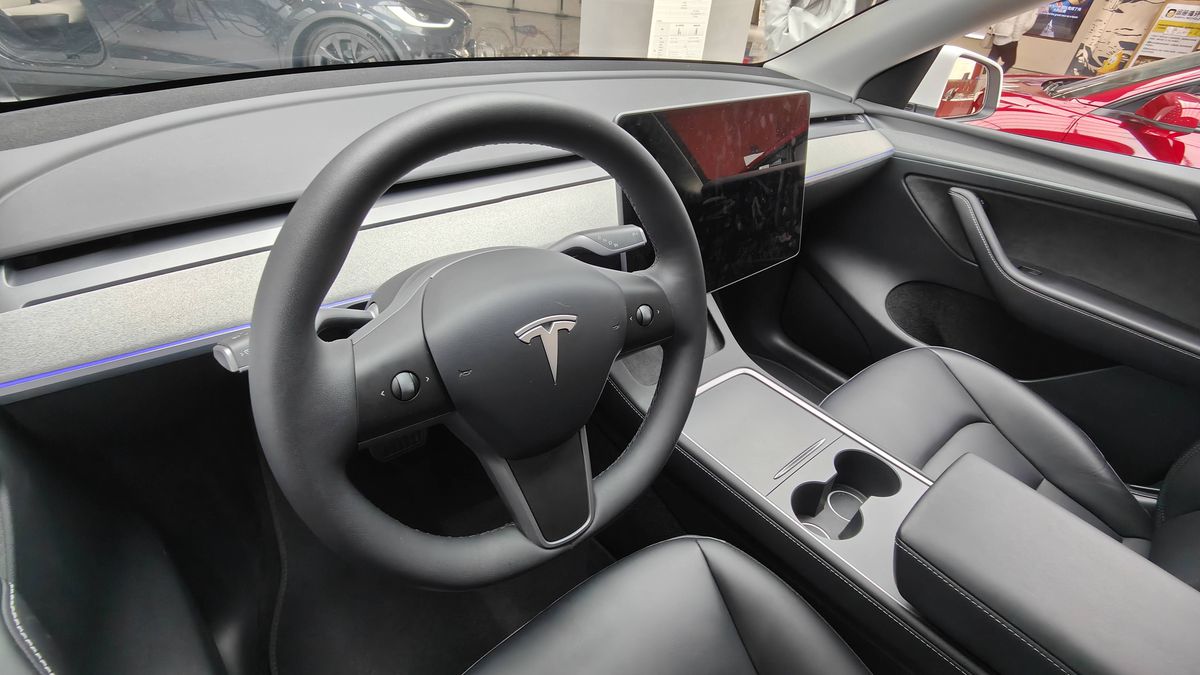 Moment istoric: prima țară din Europa care a autorizat modelele Tesla care se conduc singure