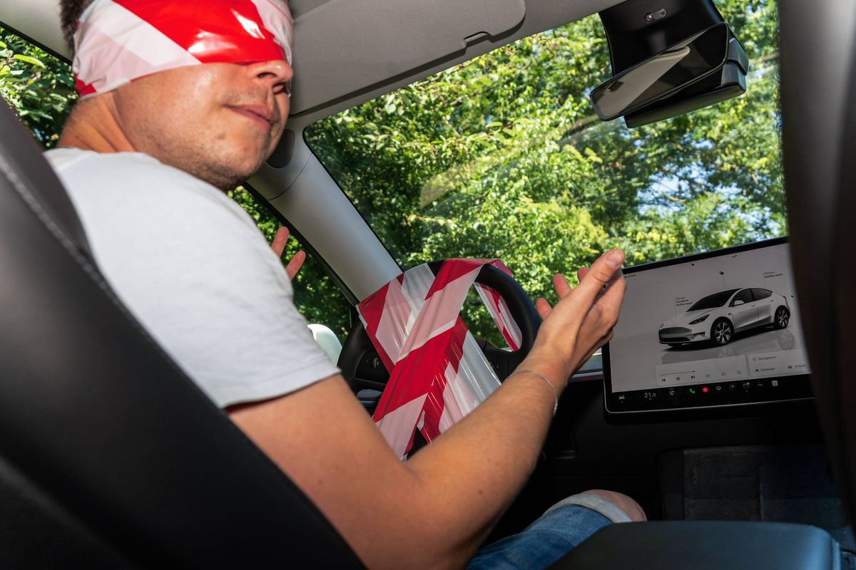 Moment istoric: prima țară din Europa care a autorizat modelele Tesla care se conduc singure