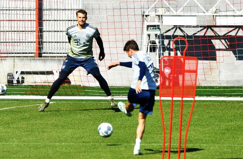 Thomas Muller îi trage la poartă lui Neuer, foto: Guliver/gettyimages