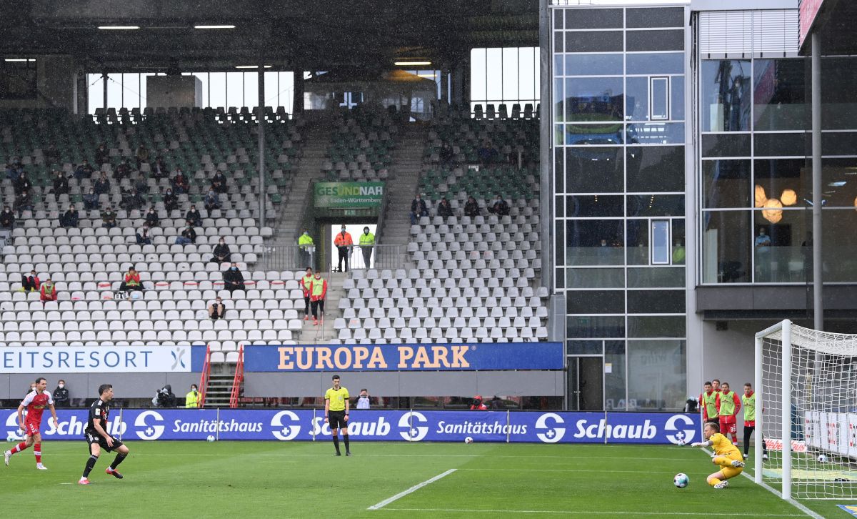 Robert Lewandowski Freiburg - Bayern Munchen