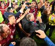 CFR Cluj, sărbătoare în stil mare alături de fani » Imaginile bucuriei din Gruia: fanii au rupt gardurile și au pătruns pe gazon