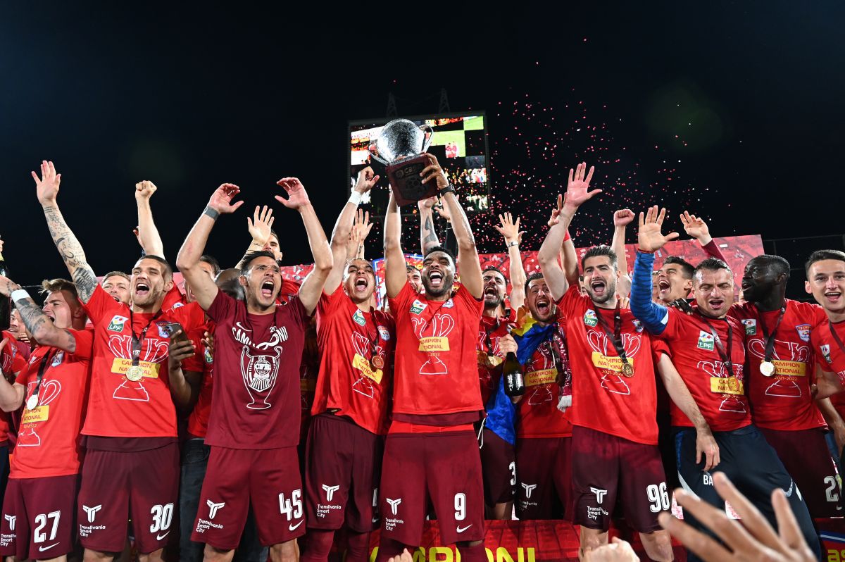 Campionii de la CFR Cluj, cântece jignitoare la adresa rivalilor de la FCSB » Cum a arătat petrecerea de titlu a „feroviarilor”
