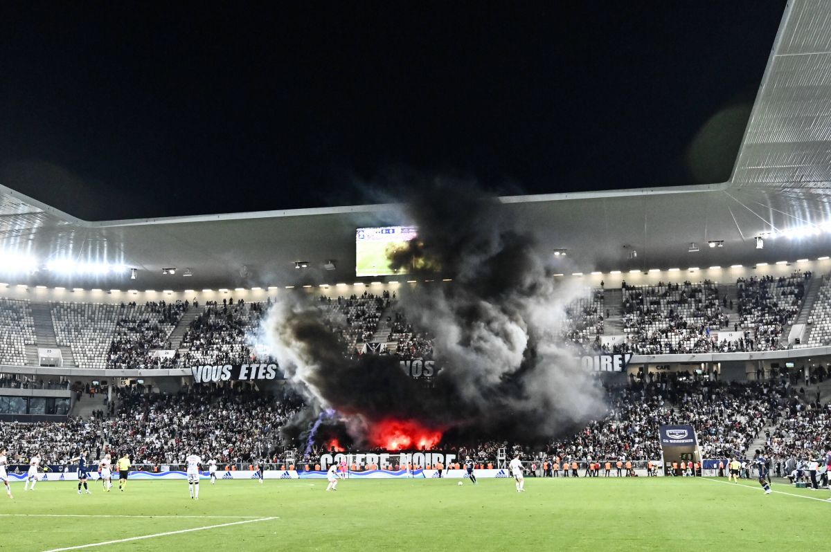 Dezastru la Bordeaux, retrogradată pe teren după 62 de ani! Poliția i-a oprit pe ultrași cu gaze lacrimogene și tunuri cu apă!