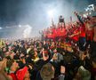 CFR Cluj, sărbătoare în stil mare alături de fani » Imaginile bucuriei din Gruia: fanii au rupt gardurile și au pătruns pe gazon