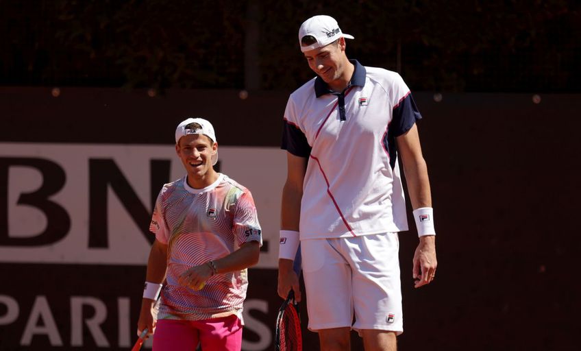John Isner (37 de ani, locul 22 ATP la dublu) și Diego Sebastian Schwartzman (29 de ani, locul 307 ATP la dublu) vor lupta în finala de dublu a turneului de la Roma. Diferența de înălțime dintre cei doi este de 38 de centimetri!