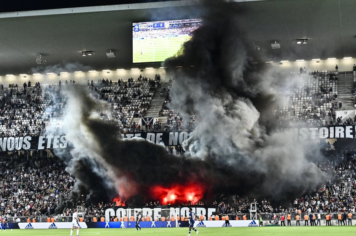 Dezastru la Bordeaux, retrogradată pe teren după 62 de ani! Poliția i-a oprit pe ultrași cu gaze lacrimogene și tunuri cu apă!