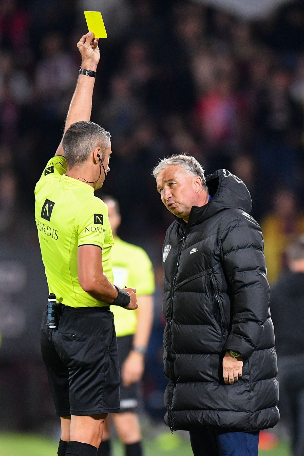 Ca un leu în cușcă » Dan Petrescu, un singur moment de liniște în derby-ul cu CSU Craiova! Cum a fost surprins pe bancă