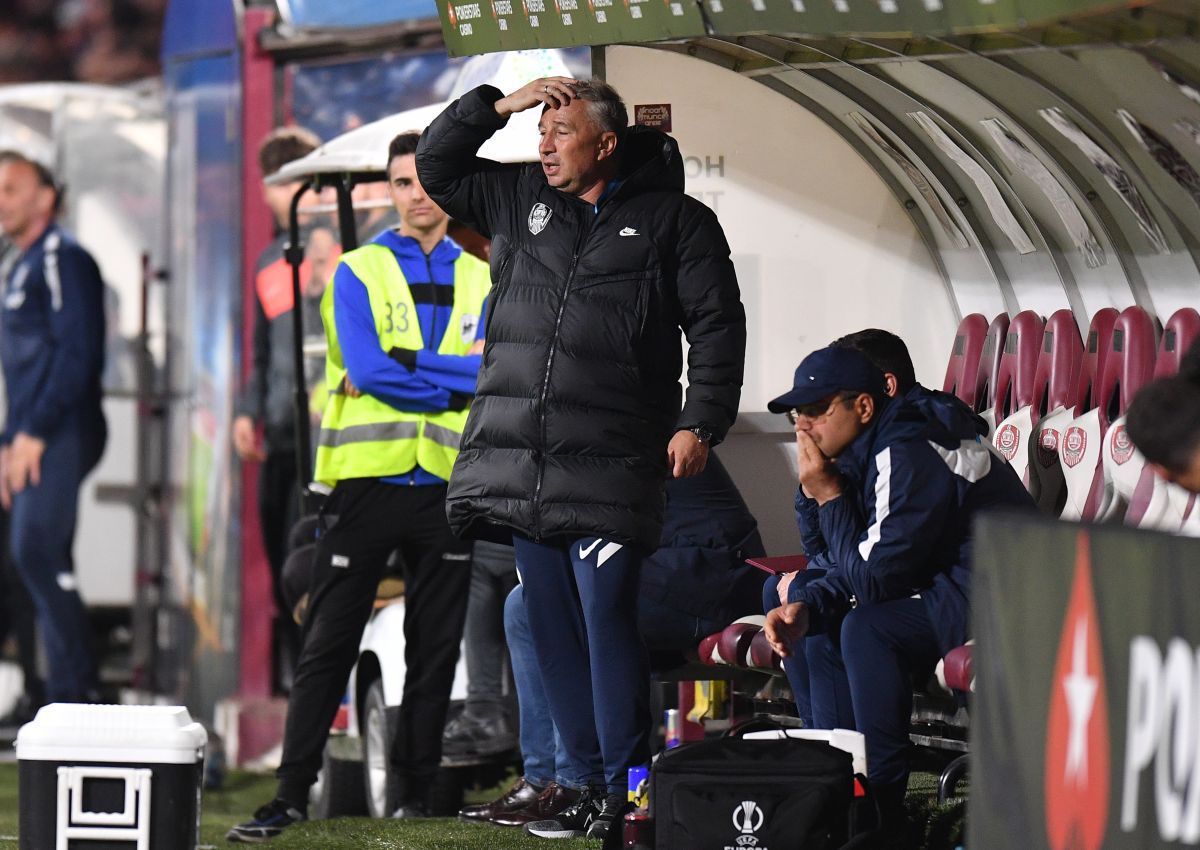 Ca un leu în cușcă » Dan Petrescu, un singur moment de liniște în derby-ul cu CSU Craiova! Cum a fost surprins pe bancă