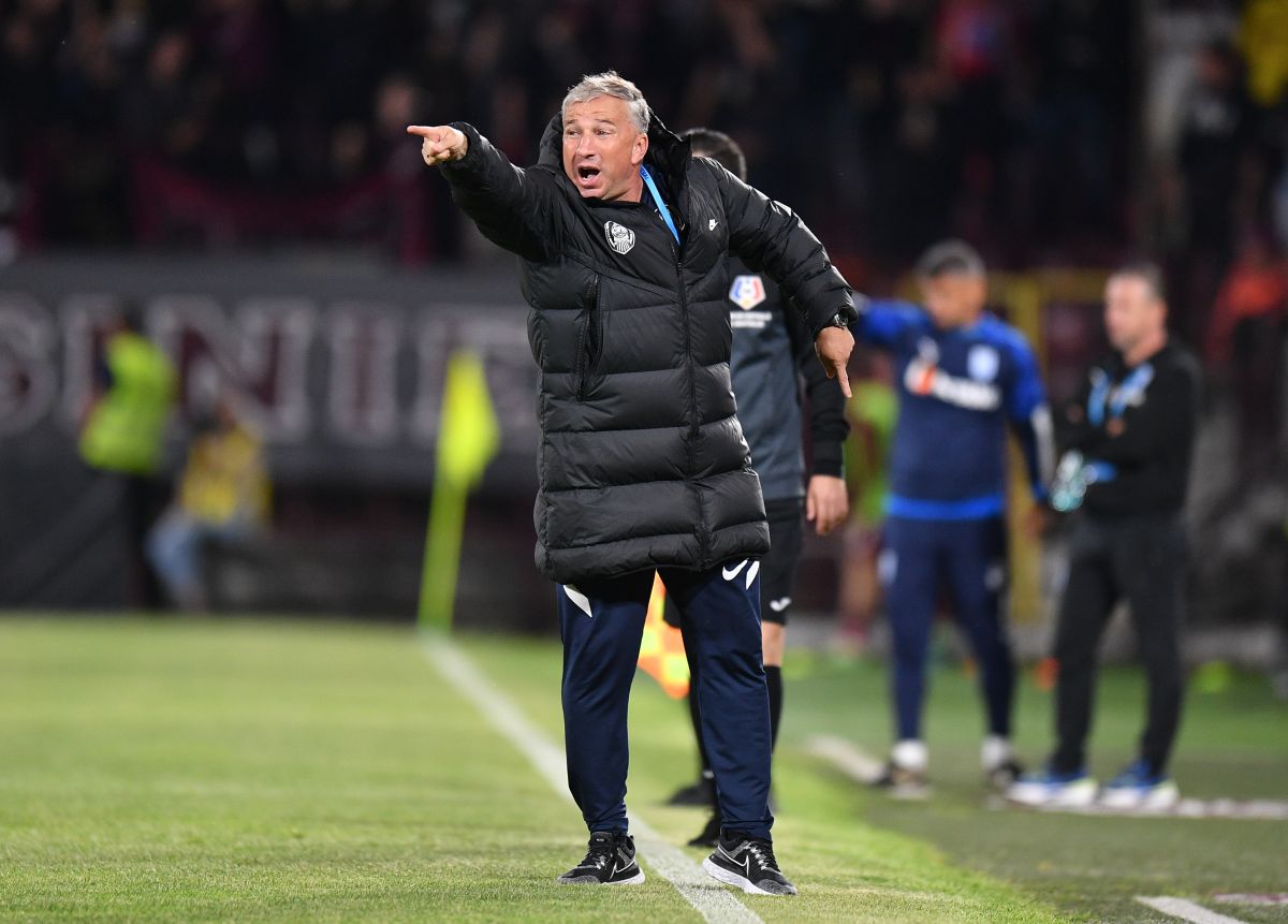 Ca un leu în cușcă » Dan Petrescu, un singur moment de liniște în derby-ul cu CSU Craiova! Cum a fost surprins pe bancă