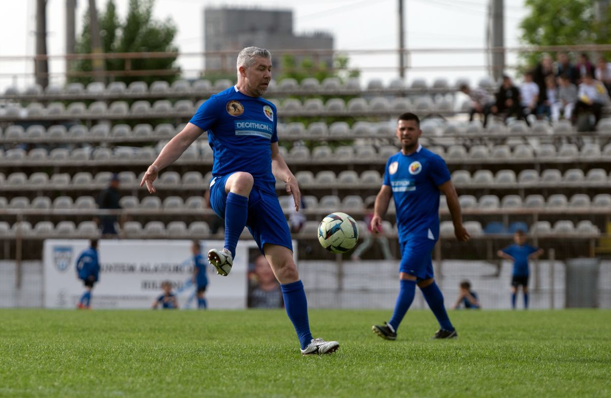 Șase goluri în meciul demonstrativ old-school de la Urziceni: Dan Petrescu, show cu foștii campioni ai Unirii și alte nume mari din fotbalul românesc