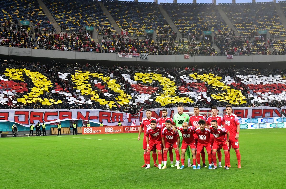 Dinamo și Steaua s-au războit iar în peluze: „Tremură haita când în față e Armata!” » „Câinii” au răspuns cu o scenografie interactivă inedită