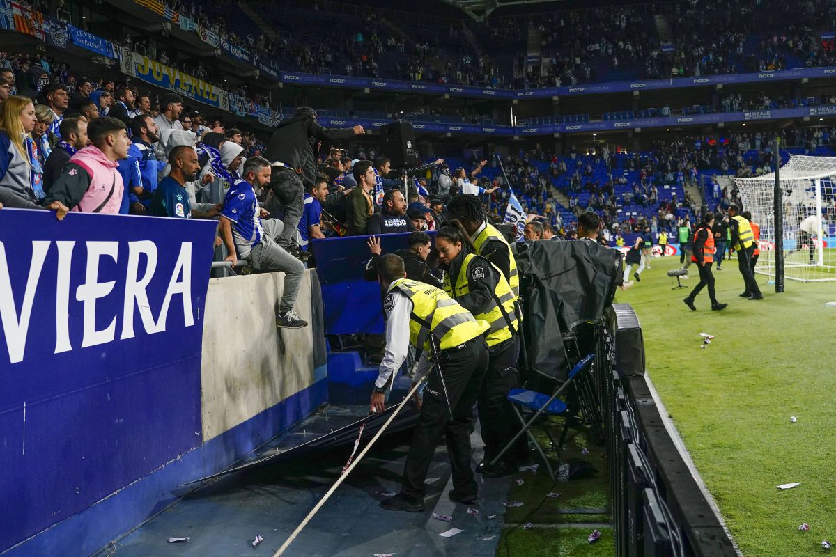 Ultrașii lui Espanyol i-au atacat pe jucătorii Barcelonei