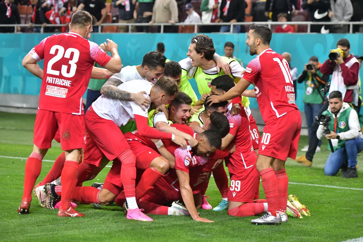 Jucătorii Stelei, băgați în „ședință” de suporteri după umilința cu Dinamo!