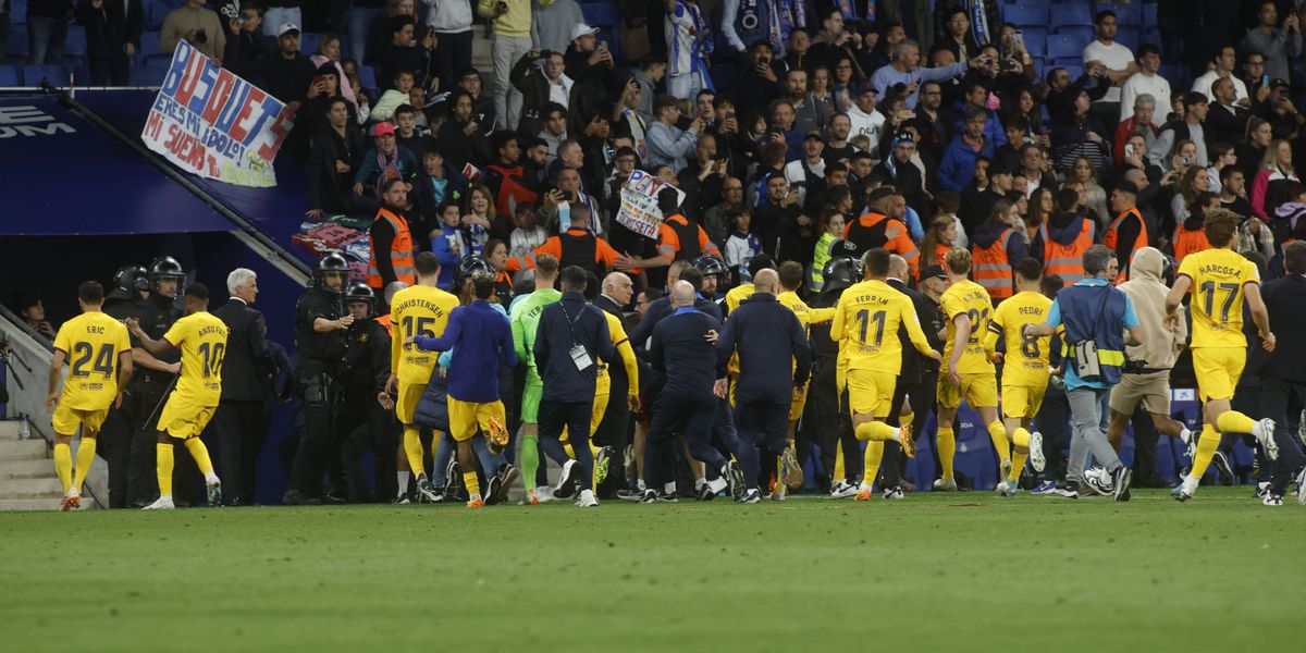 Ultrașii lui Espanyol i-au atacat pe jucătorii Barcelonei