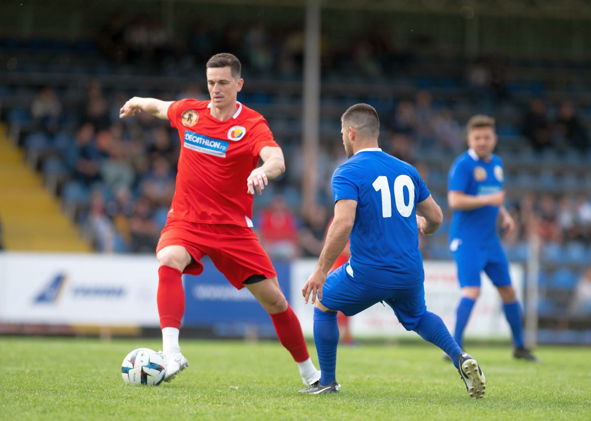 Șase goluri în meciul demonstrativ old-school de la Urziceni: Dan Petrescu, show cu foștii campioni ai Unirii și alte nume mari din fotbalul românesc