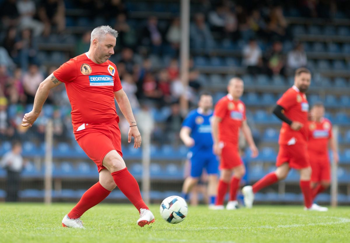 Șase goluri în meciul demonstrativ old-school de la Urziceni: Dan Petrescu, show cu foștii campioni ai Unirii și alte nume mari din fotbalul românesc