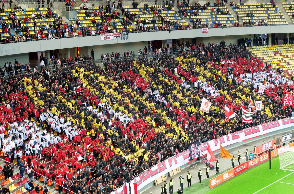 Dinamoviștii și CSA-steliștii, nici la jumătate față de spectatorii din FCSB - CFR Cluj. Dar cu un plus la decibeli