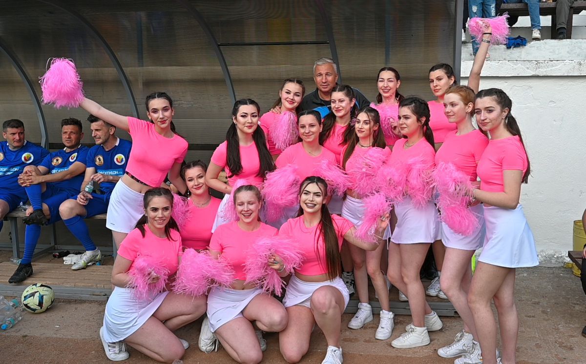 Șase goluri în meciul demonstrativ old-school de la Urziceni: Dan Petrescu, show cu foștii campioni ai Unirii și alte nume mari din fotbalul românesc