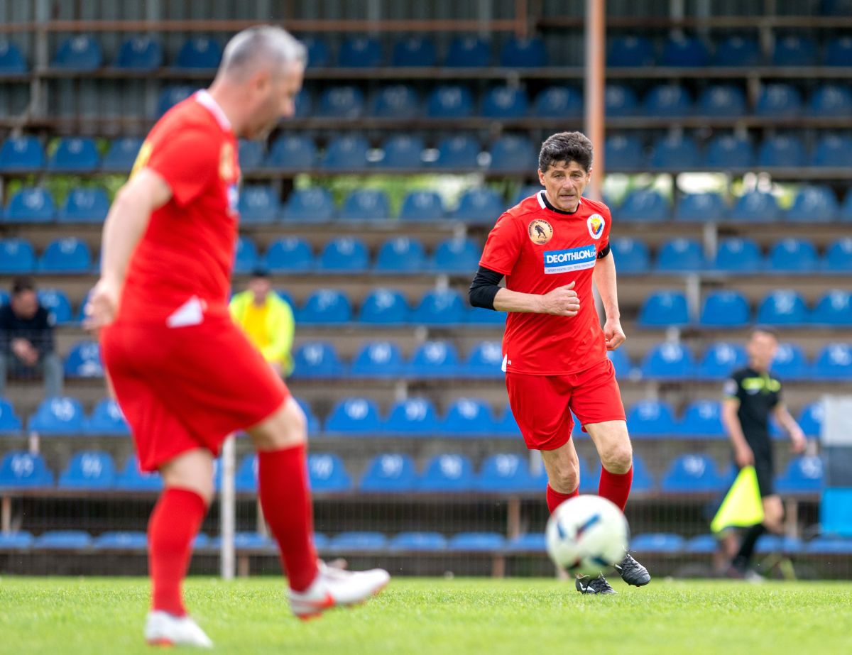 Șase goluri în meciul demonstrativ old-school de la Urziceni: Dan Petrescu, show cu foștii campioni ai Unirii și alte nume mari din fotbalul românesc