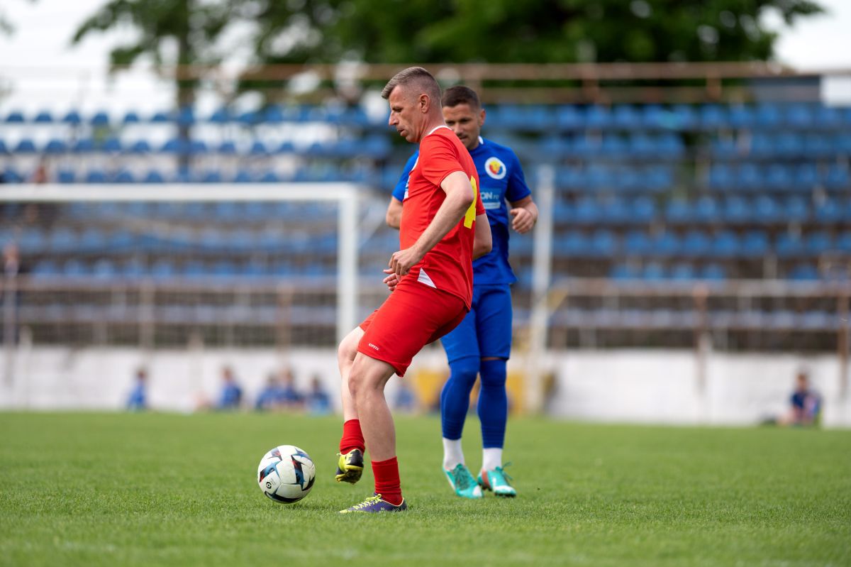Șase goluri în meciul demonstrativ old-school de la Urziceni: Dan Petrescu, show cu foștii campioni ai Unirii și alte nume mari din fotbalul românesc