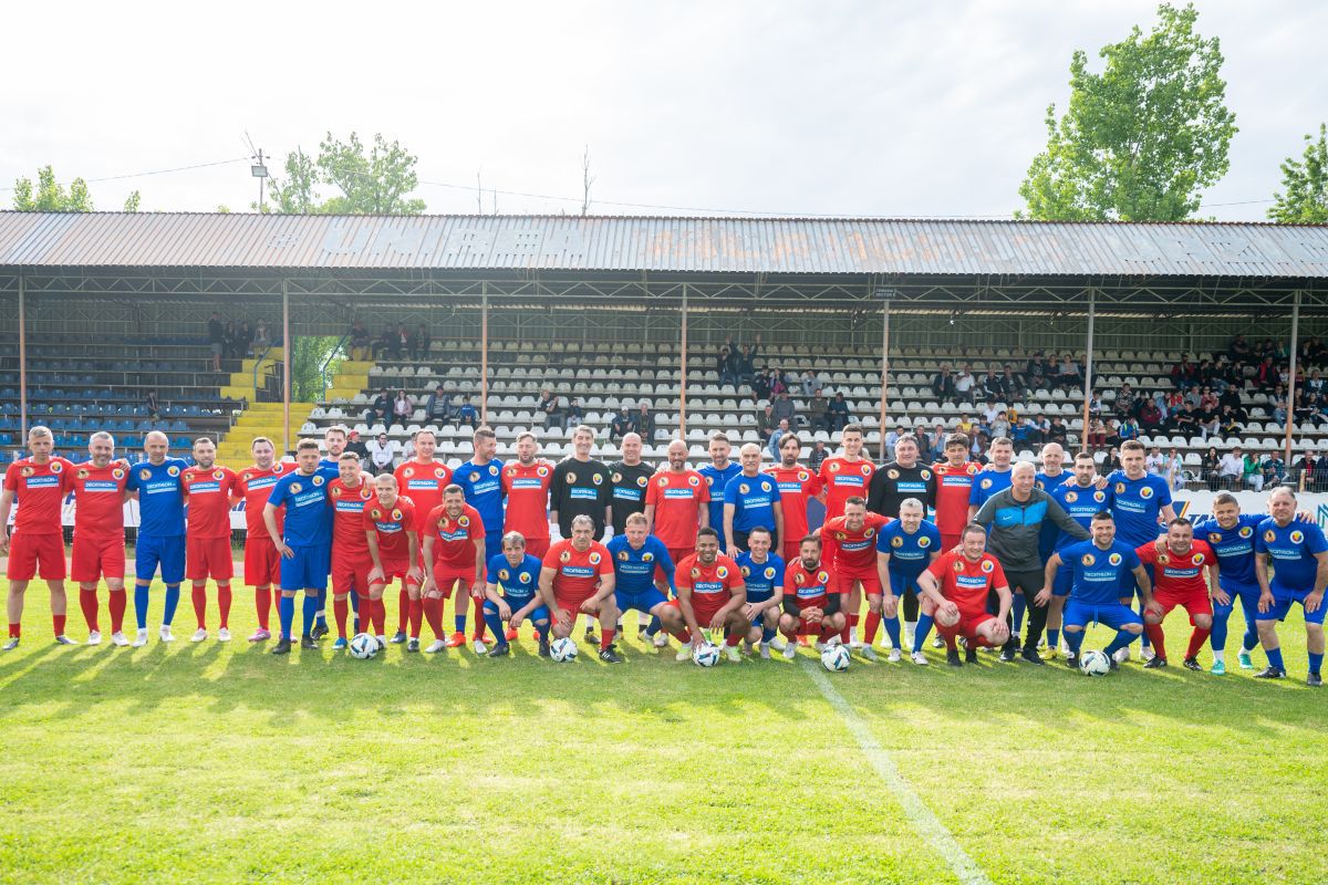Șase goluri în meciul demonstrativ old-school de la Urziceni: Dan Petrescu, show cu foștii campioni ai Unirii și alte nume mari din fotbalul românesc