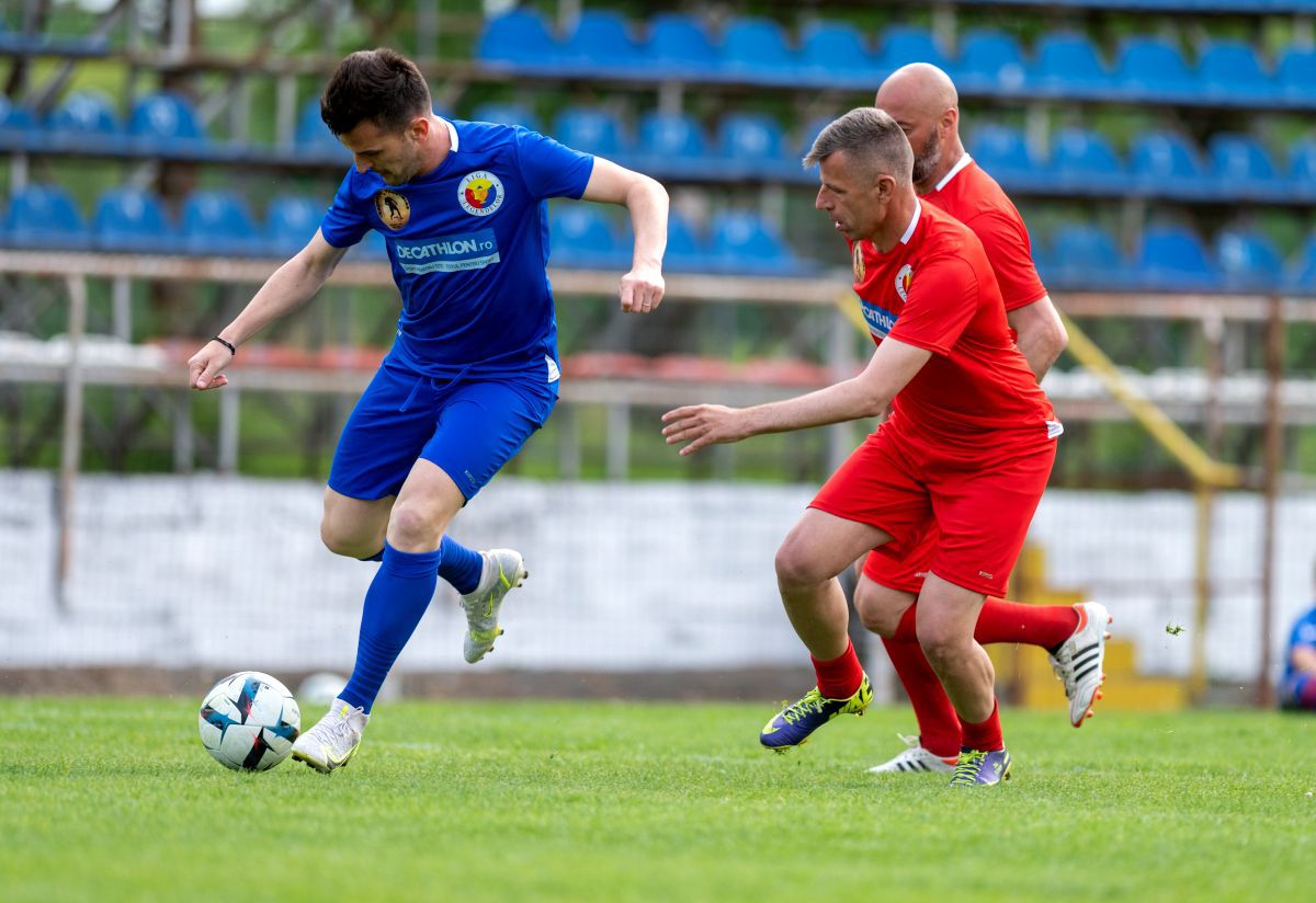 Șase goluri în meciul demonstrativ old-school de la Urziceni: Dan Petrescu, show cu foștii campioni ai Unirii și alte nume mari din fotbalul românesc