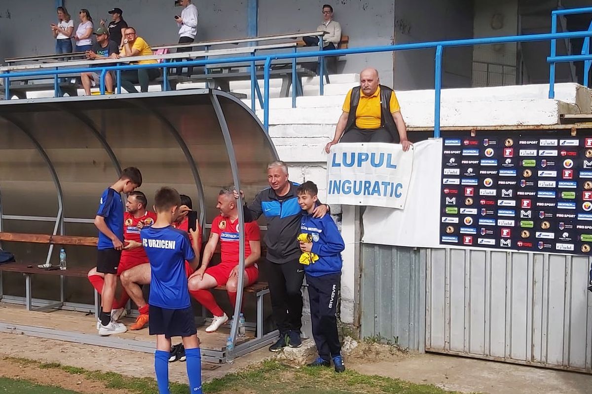 Șase goluri în meciul demonstrativ old-school de la Urziceni: Dan Petrescu, show cu foștii campioni ai Unirii și alte nume mari din fotbalul românesc