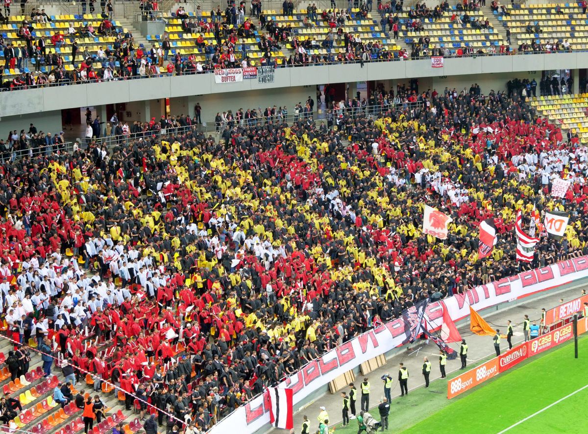 Dinamoviștii și CSA-steliștii, nici la jumătate față de spectatorii din FCSB - CFR Cluj. Dar cu un plus la decibeli