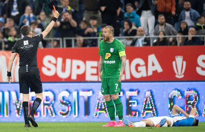 Denis Alibec a primit amenințări după ce a fost eliminat la Craiova: „Nu se iartă pentru ce a făcut! Au fost «n» mesaje că ar fi dat meciul pentru FCSB”