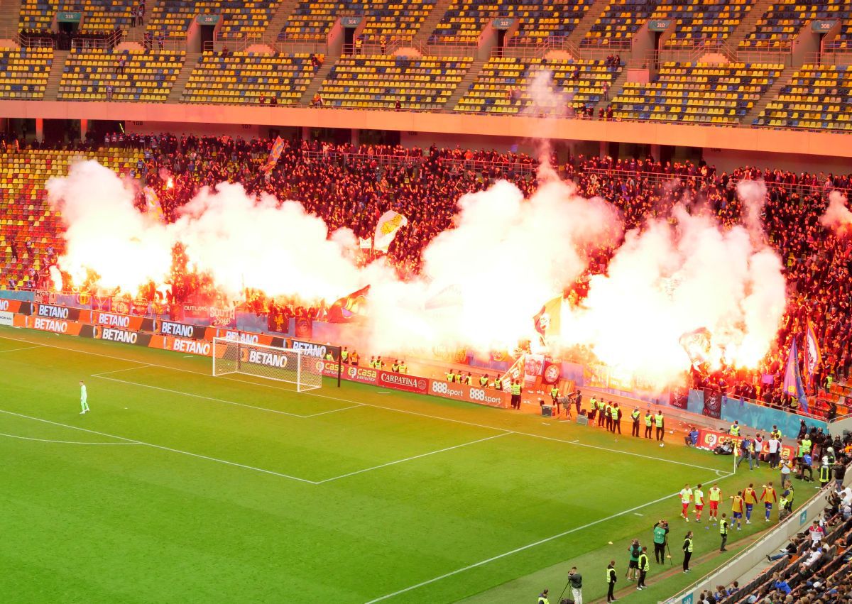 Teroare pe Arena Națională: Peluza Sud a declanșat haosul în derby-ul Dinamo - Steaua