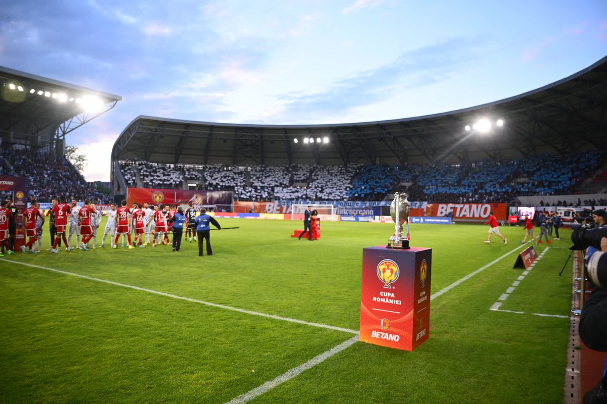 Atmosferă de vis la finala Cupei României Betano! » Fanii Corvinului, scenografie de Superliga + apariție rară la „oficială”