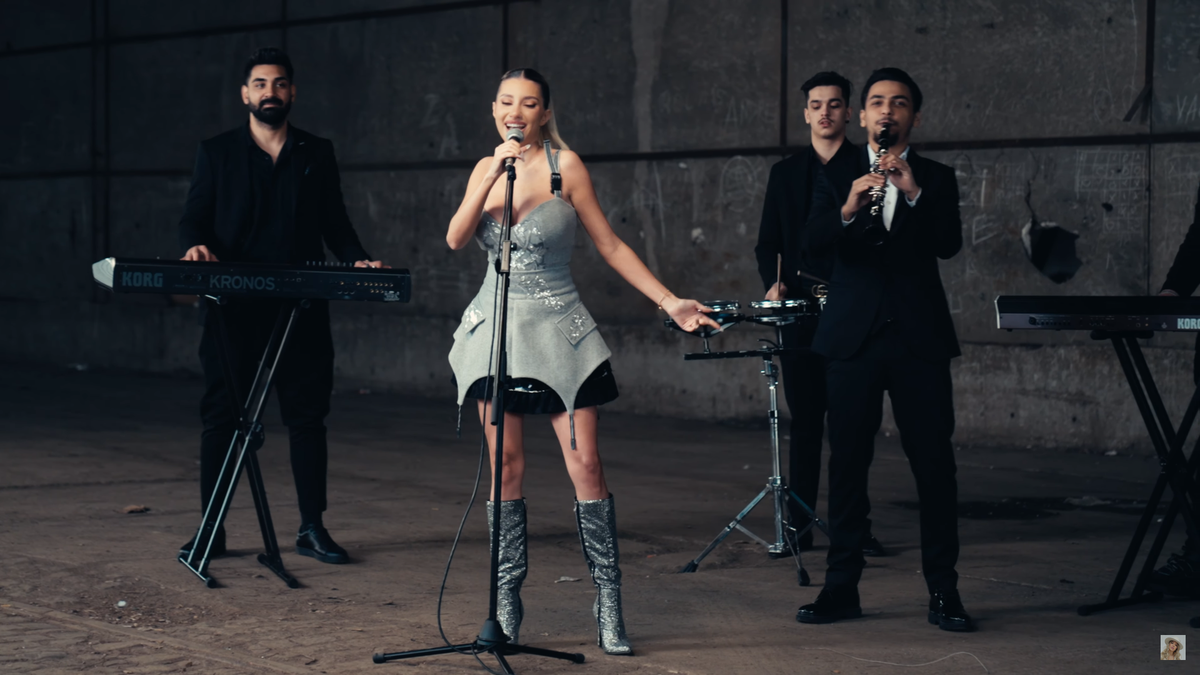 Aza Gabriela, iubita lui Horațiu Moldovan, a lansat cover-ul piesei „Made in Romania”