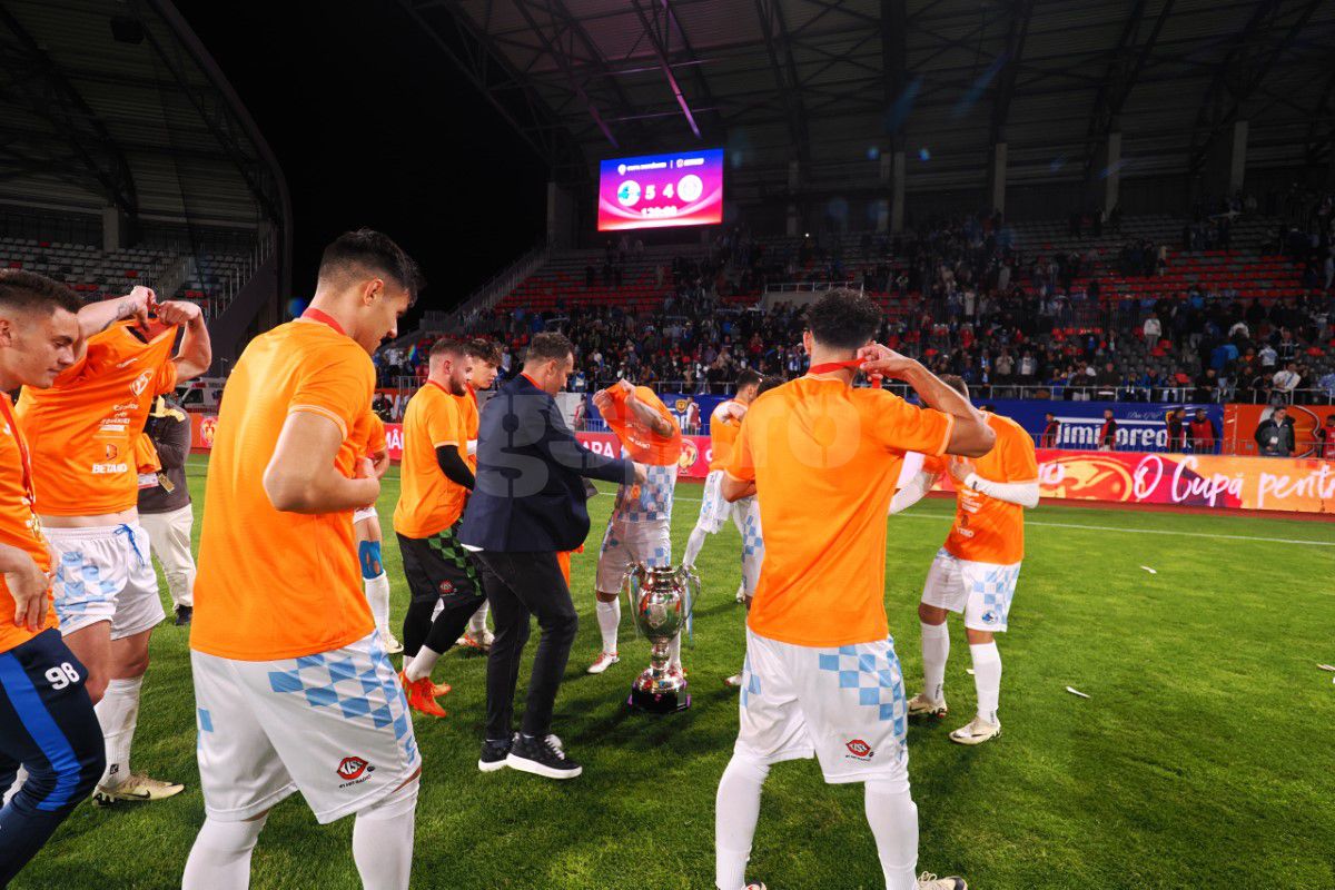 Corvinul e în CORZI: dacă va juca în Europa, ar PIERDE dreptul de promovare în Superligă! » Cere dispensă din partea FRF: „Ar fi o aberație, să ne amâne!”