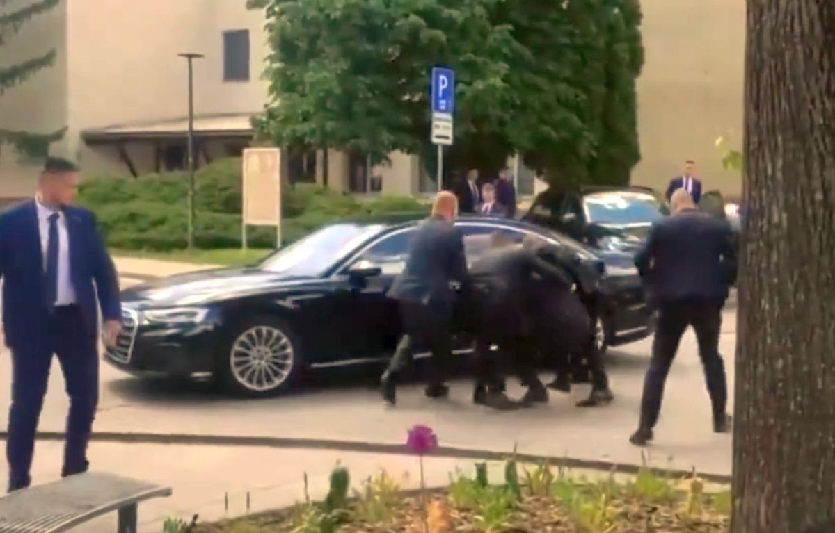 Robert Fico, premierul Slovaciei, adversara României la EURO 2024, a fost împușcat! „Viața sa este în pericol”