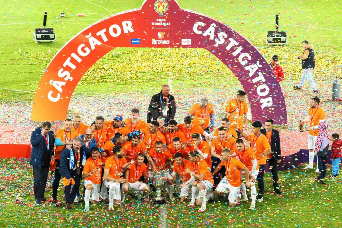 Corvinul e în CORZI: dacă va juca în Europa, ar PIERDE dreptul de promovare în Superligă! » Cere dispensă din partea FRF: „Ar fi o aberație, să ne amâne!”