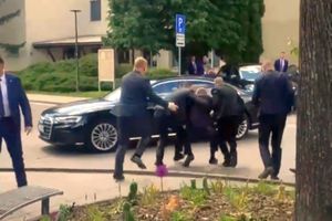 Robert Fico, premierul Slovaciei, adversara României la EURO 2024, a fost împușcat! A fost dus de urgență la spital
